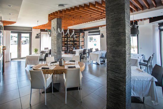 Host Restaurant