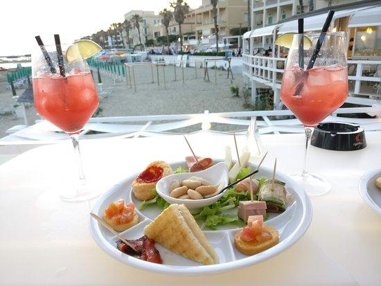 Vondom Beach Bar