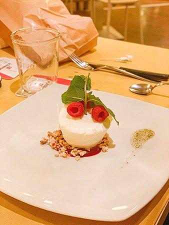 Sugo. Tre pelati e mozzarella.