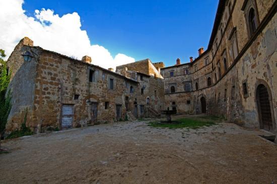 Castello di Montecalvello