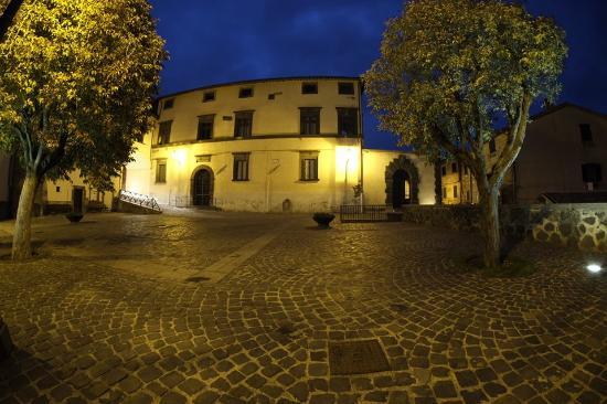 Piazza Della Rocca
