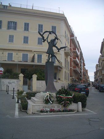 il Monumento ad Angelita di Anzio